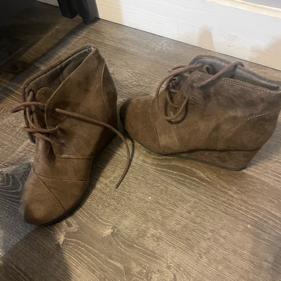 Ankle booties - Picture 1 of 3